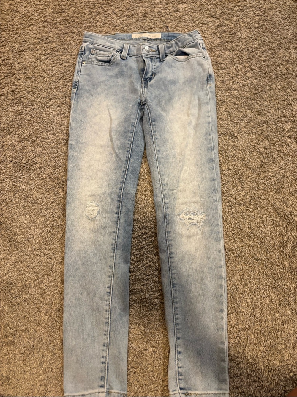 Signature by Levi Strauss Light Wash Skinny Jeans with Knee Rips